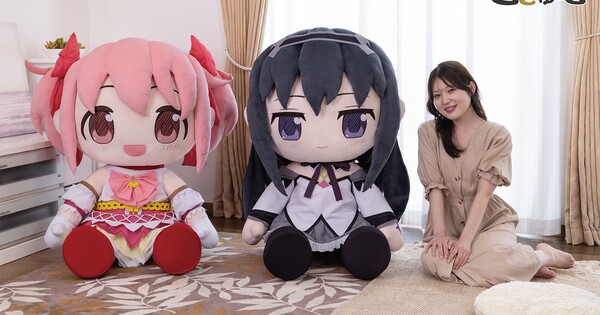 Taito Unveils Life-Sized Madoka and Homura Plushes