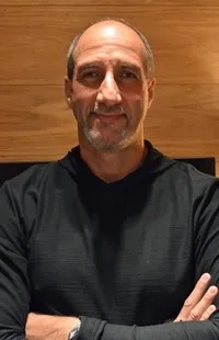 Simões, Márcio